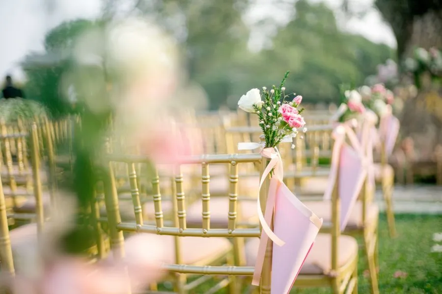 How to Grow Your Own Wedding Flowers (Without Losing the Plot) 4 pink and white wedding flowers