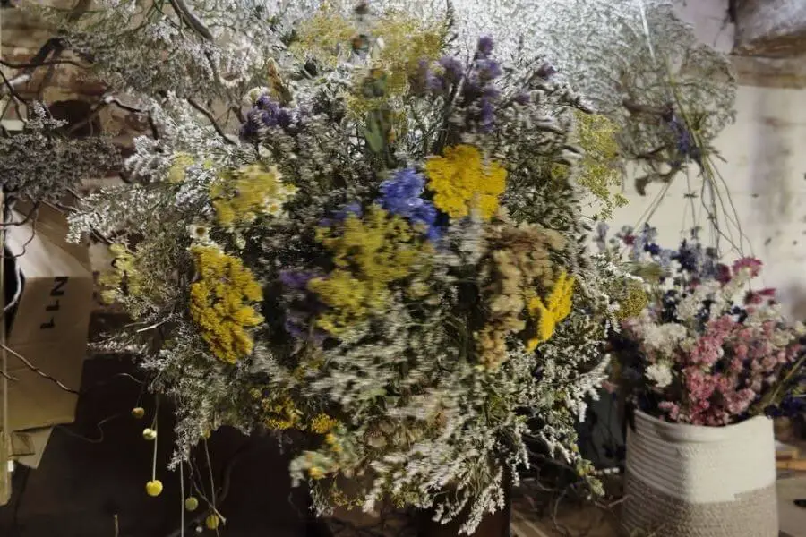 How to Make a Dried Flower Cloud (Even If You’ve Never Tried Before) 4 flower cloud - base layer