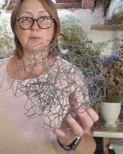 How to Make a Dried Flower Cloud (Even If You’ve Never Tried Before) 2 flower cloud mechanics